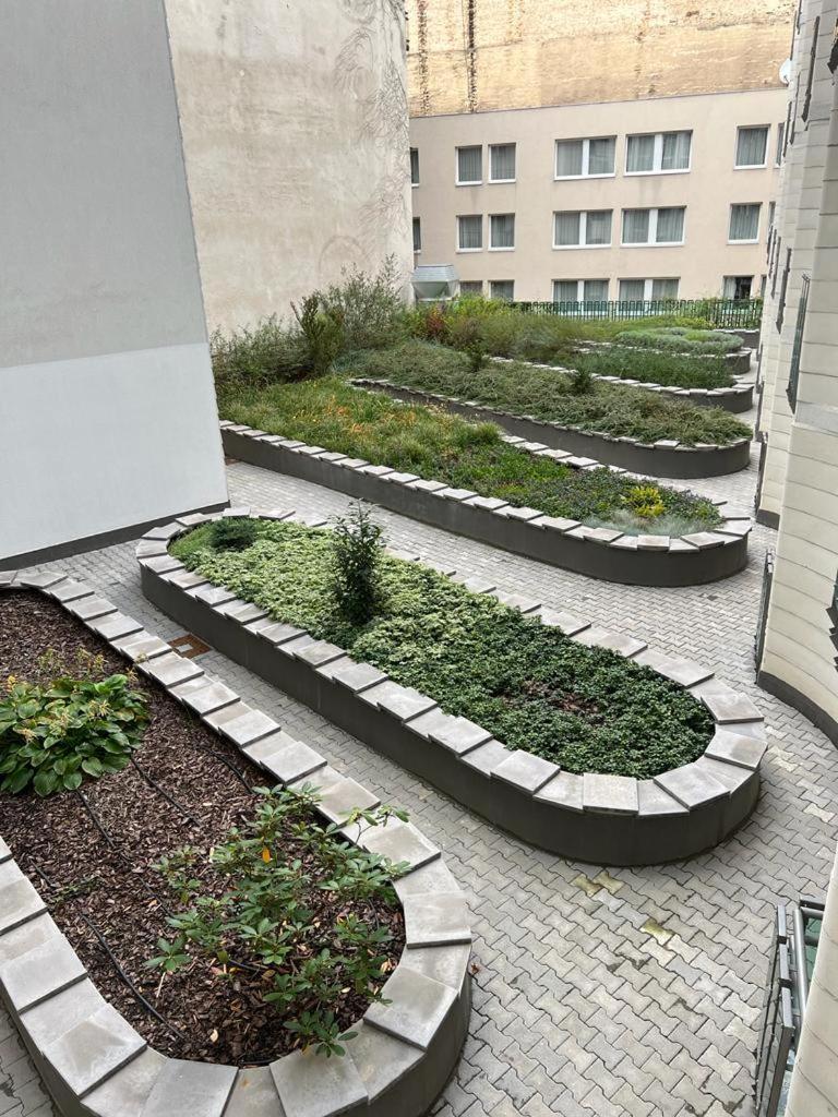 Palace Quarter 2 Peaceful Modern Central Top Floor Apartment بودابست المظهر الخارجي الصورة