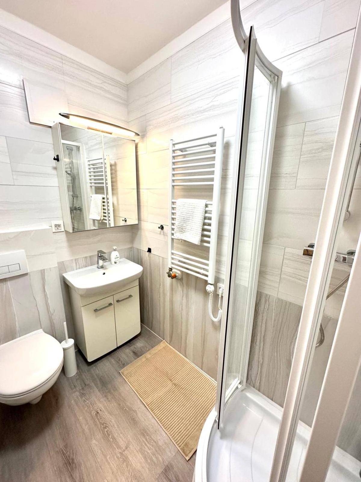 Palace Quarter 2 Peaceful Modern Central Top Floor Apartment بودابست المظهر الخارجي الصورة